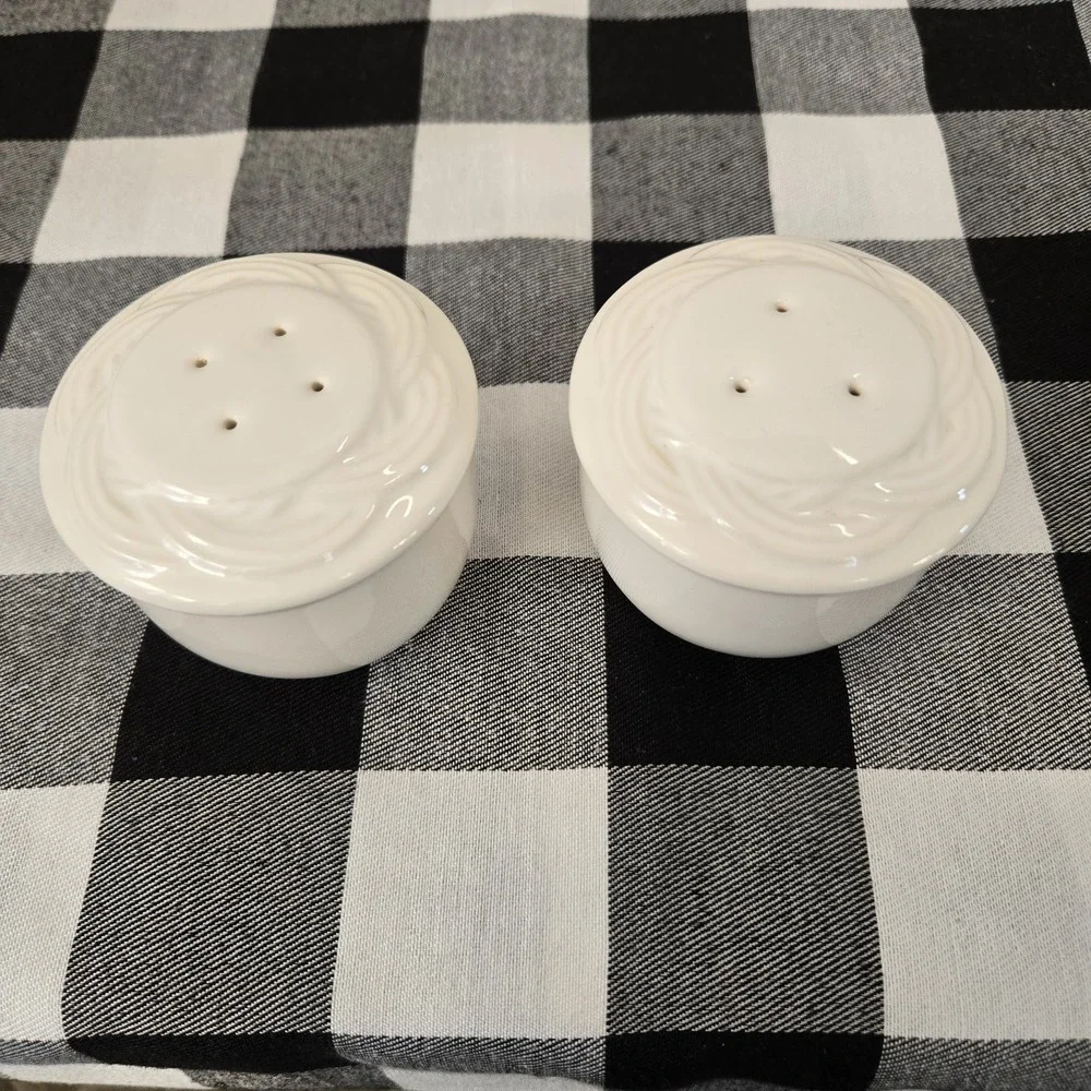 Pfaltzgraff Acadia Salt And Pepper Shaker Set White Stoneware No Chips Or Cracks